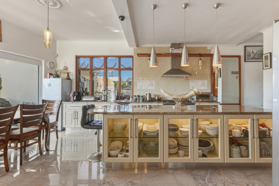 4 Bedroom Property for Sale in Vredehoek Western Cape